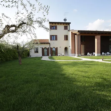 Agriturismo Casaquindici Gospodarstwo agroturystyczne *